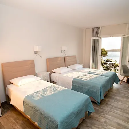 Hyperion Hotel 3*