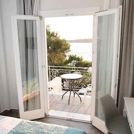 מלון Hyperion 3*