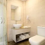 Hyperion Hotel 3*