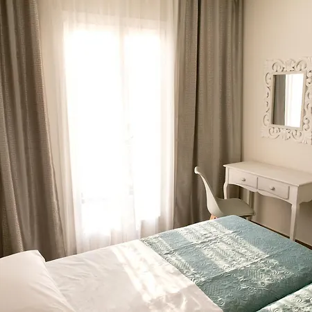Hyperion Hotel 3*